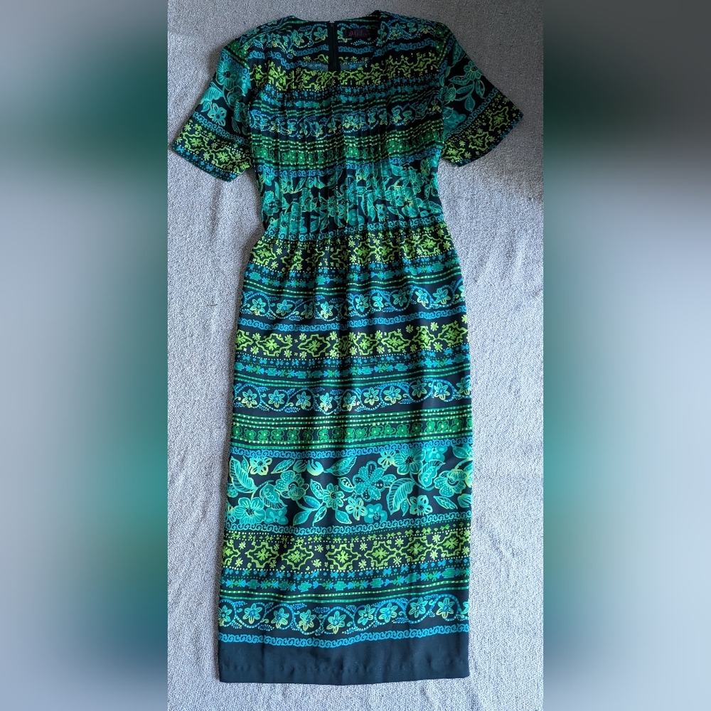 Elegant Green and Blue Floral Patterned Maxi Dress